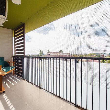 Elegant & Spacious - Central Apartment Орадя Екстер'єр фото