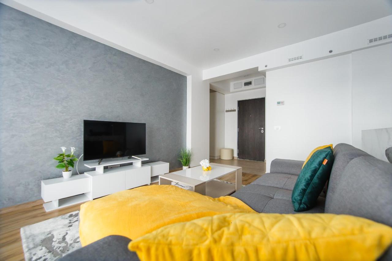 Elegant & Spacious - Central Apartment Орадя Екстер'єр фото